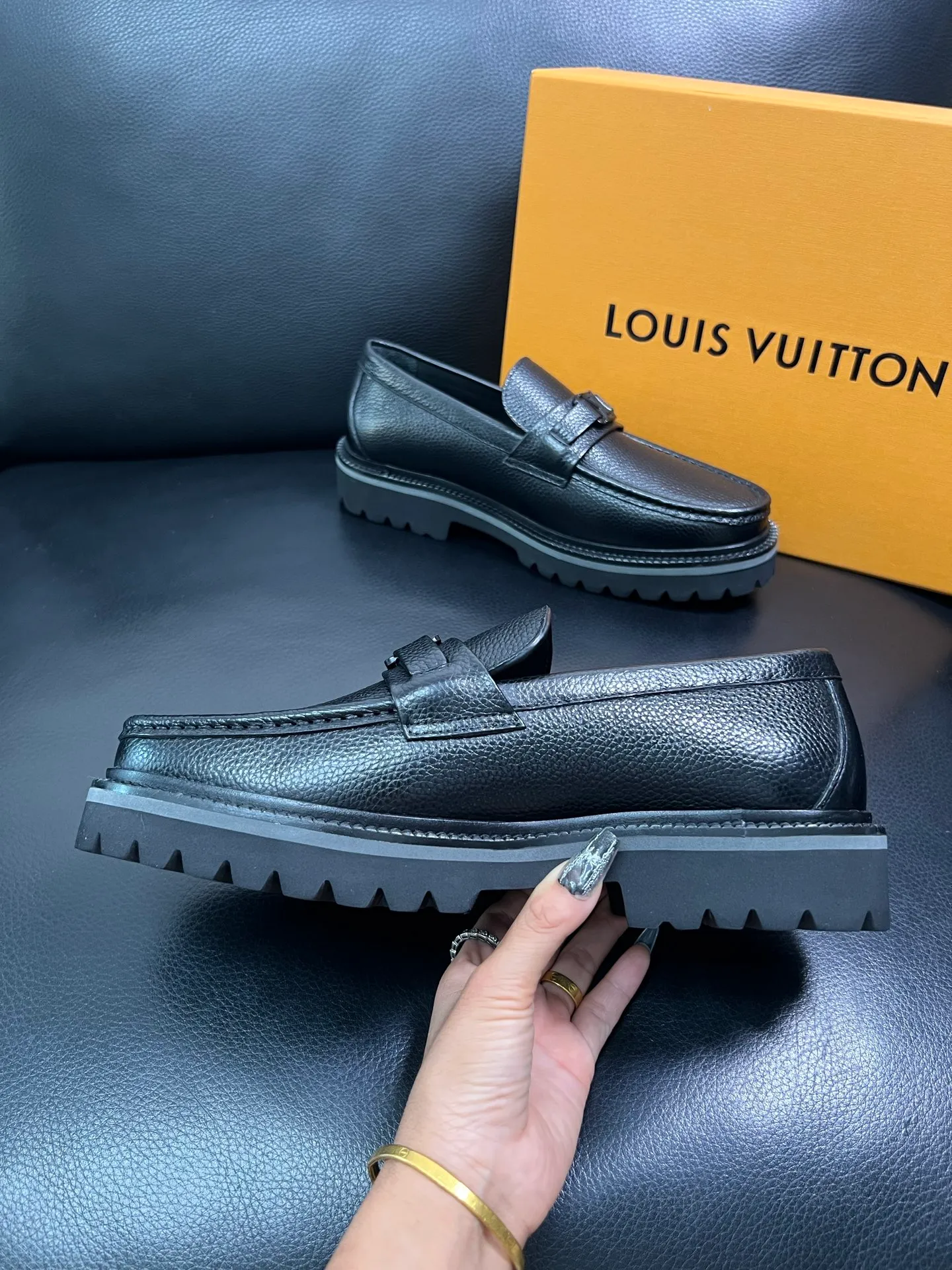 Men's shoes 💰780 Lv top purchasing Louis Vuitton leather shoes counter synchronization, uppers imported from Italy, imported water-dyed cowhide lining, soles: original soles specially provided by the original factory, original factory follow-up goods, high quality, welcome to compare, code number 38-44 (customized 45) 85842
